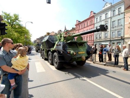 Přehlídka amerických historických vojenských vozidel a současné vojenské techniky Armády ČR