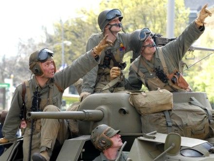 Přehlídka amerických historických vojenských vozidel a současné vojenské techniky Armády ČR