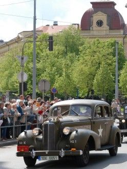 Přehlídka amerických historických vojenských vozidel a současné vojenské techniky Armády ČR