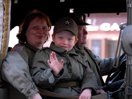 Přehlídka amerických historických vojenských vozidel a současné vojenské techniky Armády ČR