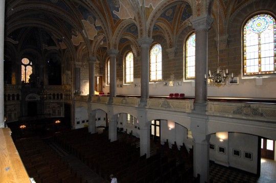 V doprovodu primátora Martina Baxy a náměstkyně Evy Herinkové si se zájmem prohlédl americký velvyslanec Norman Eisen při své první návštěvě Plzně Velkou synagogu, druhou největší v Evropě a třetí největší na světě, jejíž základní kámen byl položen 2. prosince 1888. Stranou nezůstala ani Stará synagoga, která byla postavena v letech 1858 – 1859.