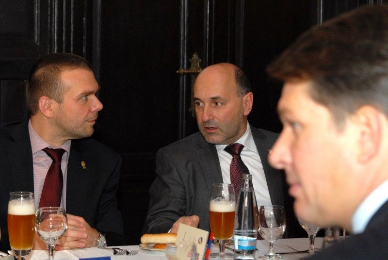 Setkání u slavnostního oběda se uskutečnilo v den (6.12.2012) zápasu obou klubů v základní skupině Evropské ligy.