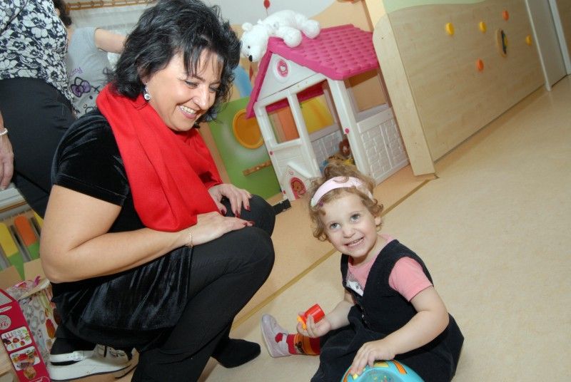 Pracovní kalendář měli v úterý 18. prosince 2012 někteří členové rady města rezervovaný k předvánočním návštěvám plzeňských sociálních zařízení. Primátor Martin Baxa, náměstkyně Eva Herinková a radní Jiří Kuthan zavítali v průběhu celého dne do celkem sedmnácti z nich. A přiváželi s sebou vánoční dárky.