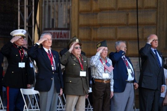 Stěžejní vzpomínková akce Slavností svobody u památníku Díky, Ameriko! se konala v přítomnosti několika stovek Plzeňanů a všech válečných veteránů, kteří do Plzně přijeli.