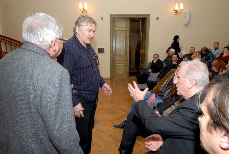 Katedrála sv. Bartoloměje má svoji knihu. Ve středu 19. prosince 2012 jí veřejnosti představil její autor Jan Soukup a autor fotografií Václav Hynčík. Slavnostní představení knihy Katedrála svatého Bartoloměje v Plzni si v Západočeském muzeu nenechal ujít biskup František Radkovský, náměstek hejtmana Ivo Grüner a primátor Martin Baxa, který ve svém krátkém proslovu mimo jiné řekl: „Katedrála sv. Bartoloměje má nejen duchovní, ale i architektonický a řemeslný rozměr. Po celá staletí byla svědkem toho, jak se doba měnila. Ona se zásadně neměnila. Kniha je sama o sobě skvostem a skvostem je i to, o čem je.“