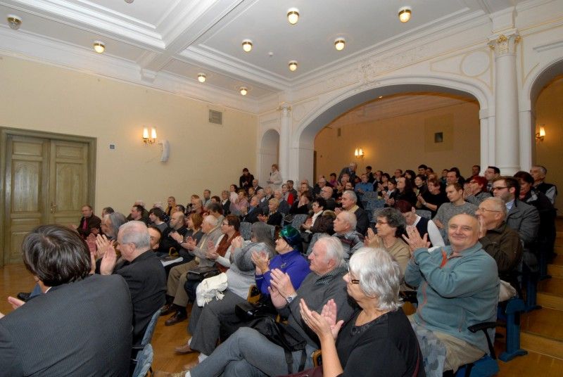 Katedrála sv. Bartoloměje má svoji knihu. Ve středu 19. prosince 2012 jí veřejnosti představil její autor Jan Soukup a autor fotografií Václav Hynčík. Slavnostní představení knihy Katedrála svatého Bartoloměje v Plzni si v Západočeském muzeu nenechal ujít biskup František Radkovský, náměstek hejtmana Ivo Grüner a primátor Martin Baxa, který ve svém krátkém proslovu mimo jiné řekl: „Katedrála sv. Bartoloměje má nejen duchovní, ale i architektonický a řemeslný rozměr. Po celá staletí byla svědkem toho, jak se doba měnila. Ona se zásadně neměnila. Kniha je sama o sobě skvostem a skvostem je i to, o čem je.“