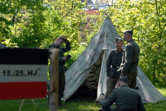 Historické tábory za obchodním centrem Plaza nabízí návštěvníkům nejen vybavení a vojenskou techniku, ale ukazují také, jaký byl běžný život v táboře americké armády, Československé obrněné brigády a německého wehrmachtu.