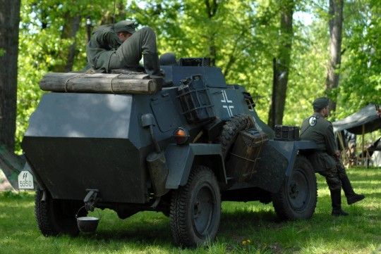 Historické tábory za obchodním centrem Plaza nabízí návštěvníkům nejen vybavení a vojenskou techniku, ale ukazují také, jaký byl běžný život v táboře americké armády, Československé obrněné brigády a německého wehrmachtu.
