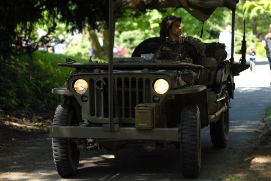 Historické tábory za obchodním centrem Plaza nabízí návštěvníkům nejen vybavení a vojenskou techniku, ale ukazují také, jaký byl běžný život v táboře americké armády, Československé obrněné brigády a německého wehrmachtu.