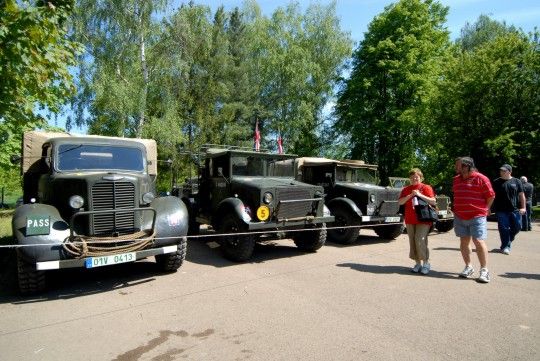 Historické tábory za obchodním centrem Plaza nabízí návštěvníkům nejen vybavení a vojenskou techniku, ale ukazují také, jaký byl běžný život v táboře americké armády, Československé obrněné brigády a německého wehrmachtu.