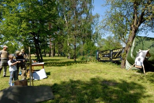 Historické tábory za obchodním centrem Plaza nabízí návštěvníkům nejen vybavení a vojenskou techniku, ale ukazují také, jaký byl běžný život v táboře americké armády, Československé obrněné brigády a německého wehrmachtu.