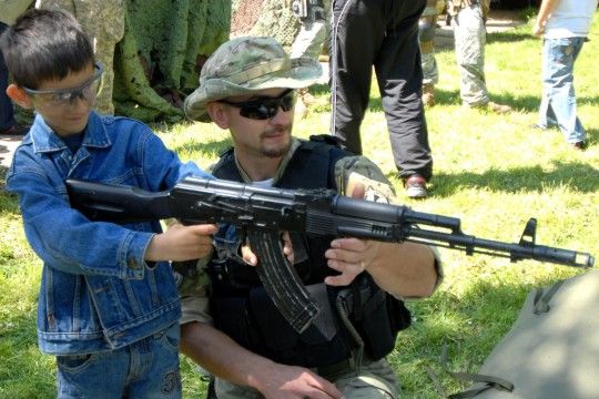 Historické tábory za obchodním centrem Plaza nabízí návštěvníkům nejen vybavení a vojenskou techniku, ale ukazují také, jaký byl běžný život v táboře americké armády, Československé obrněné brigády a německého wehrmachtu.