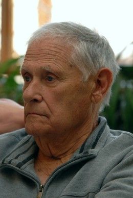 Slzy, dojetí, poděkování, otázky provázely setkání Plzeňanů s veterány americké armády, jmenovitě s Earlem Ingramem, Georgem Thompsonem a Johnem Del Santo. Vzpomínku připojil i bratr posledního sestřeleného pilota na území Československa Marion Kirkham a syn plukovníka Nobla Charles Noble.
Setkání se uskutečnilo v obřadní síni plzeňské radnice a zavítaly na něj všechny věkové kategorie včetně dětí. Zájem o vyprávění veteránů byl velký, dotazy pokládali účastníci celé dvě hodiny. A veteráni na ně se zaujetím odpovídali.