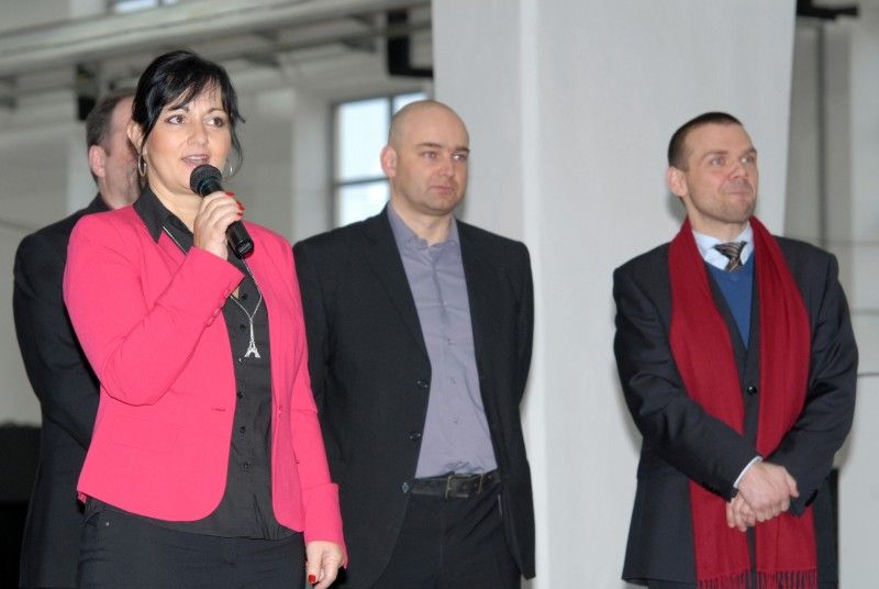 Deset škol z Plzeňského kraje je nejlepších v zapojování neformálního vzdělávání do školní výuky. Ukázaly to výsledky nultého ročníku soutěže Objevujte jinak! organizované v minulém školním roce společností Techmania Science Center. Soutěž evropské asociace science center a muzeí je součástí mezinárodního projektu s názvem PLACES. Vyhlášení výsledků se uskutečnilo v úterý 5. února 2013 za přítomnosti zástupců města Plzně a Plzeňského kraje.