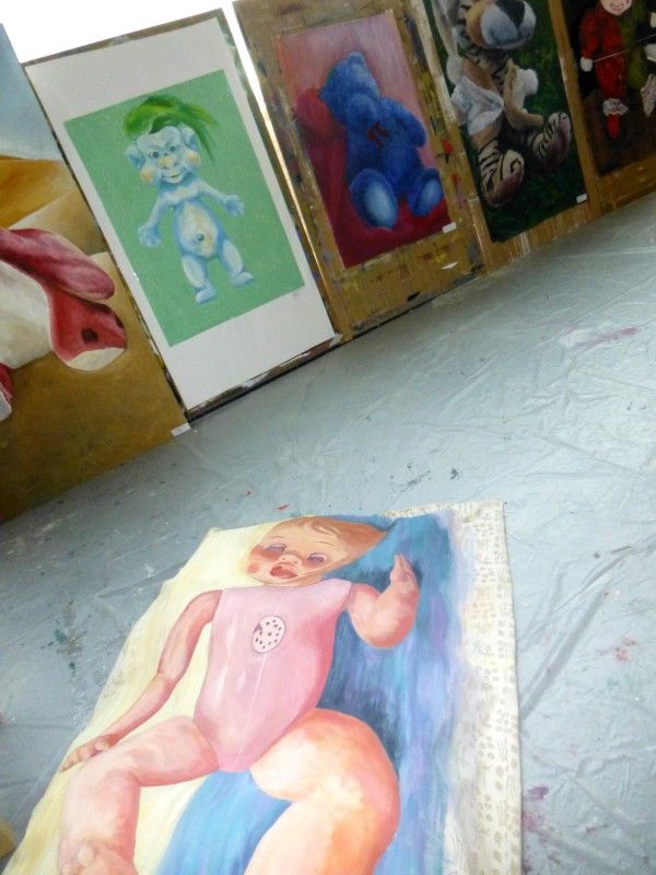 Stovky studentských klauzurních a semestrálních prací, které Ústav umění a designu představil zájemcům ve své nové budově, si prohlédli primátor Martin Baxa a jeho ekonomický náměstek Martin Zrzavecký. Návštěvu v poslední den výstavy (7. února 2013) využili rovněž k jednání s ředitelem Josefem Mišterou. Debatu vedli nejen o provozu nové budovy Ústavu umění a designu, ale rovněž o dalším zapojení tohoto subjektu do projektu Evropské hlavní město kultury 2015. (foto: Z. Kubalová)