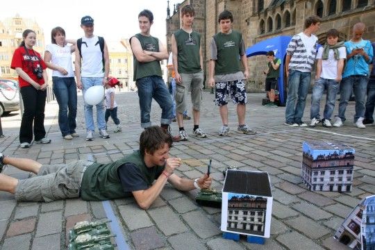 Soutěž Slavností svobody „Osvoboď Plzeň“ má svého vítěze. Stalo se jím družstvo Legie T. G. Masaryka z plzeňského Masarykova gymnázia. „Čtyři vojíni a jeden velitel“ se podívají 17. května do Čáslavi na 21. základnu taktického letectva. Taková je totiž hlavní výhra pro vítězné družstvo společně s putovní helmou generála Pattona.
Druhý post obsadila Rota GOP z Gymnázia Luďka Pika, třetí místo patří Armádě Špásu z VOŠ a SPŠE. Obě družstva získala poukázku na paintballový turnaj.