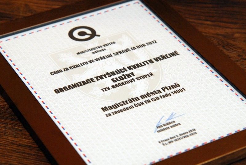 Celkem tři ocenění získalo v rámci 9. ročníku udělování cen Ministerstva vnitra za kvalitu a inovaci ve veřejné správě město Plzeň. Cena pro organizaci zvyšující kvalitu služby byla magistrátu udělena za zavedení systému environmentálního řízení a získání certifikátu kvality v této oblasti. Stříbrný stupeň ceny Organizace dobré veřejné služby úřad obdržel za zavedení systému managementu kvality a tzv. recertifikační audit. Odbor sociálních služeb Magistrátu města Plzně  získal již potřetí Cenu za inovaci, tentokrát za pilotní emergentní projekt „Integrace cizinců na úrovni samosprávy – řešení problematiky osob migrujících za prací na území města Plzně“, který je zde realizován již od roku 2008. (19.2.2013)