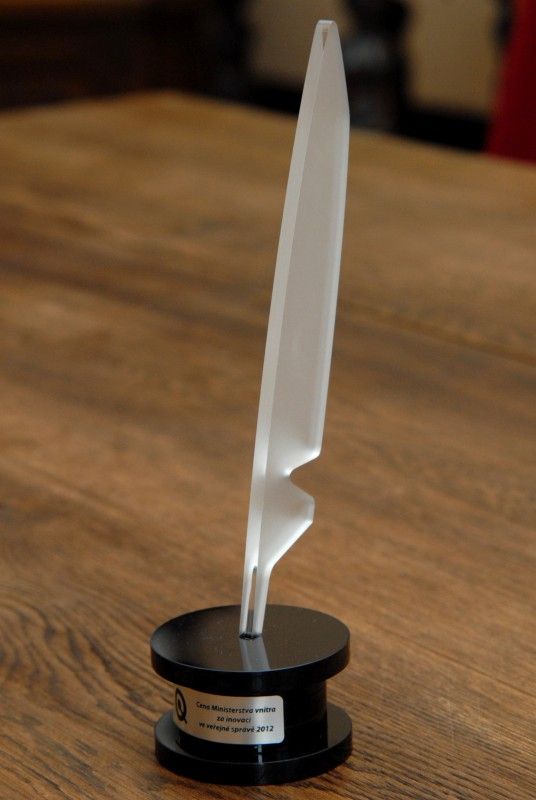 Celkem tři ocenění získalo v rámci 9. ročníku udělování cen Ministerstva vnitra za kvalitu a inovaci ve veřejné správě město Plzeň. Cena pro organizaci zvyšující kvalitu služby byla magistrátu udělena za zavedení systému environmentálního řízení a získání certifikátu kvality v této oblasti. Stříbrný stupeň ceny Organizace dobré veřejné služby úřad obdržel za zavedení systému managementu kvality a tzv. recertifikační audit. Odbor sociálních služeb Magistrátu města Plzně  získal již potřetí Cenu za inovaci, tentokrát za pilotní emergentní projekt „Integrace cizinců na úrovni samosprávy – řešení problematiky osob migrujících za prací na území města Plzně“, který je zde realizován již od roku 2008. (19.2.2013)