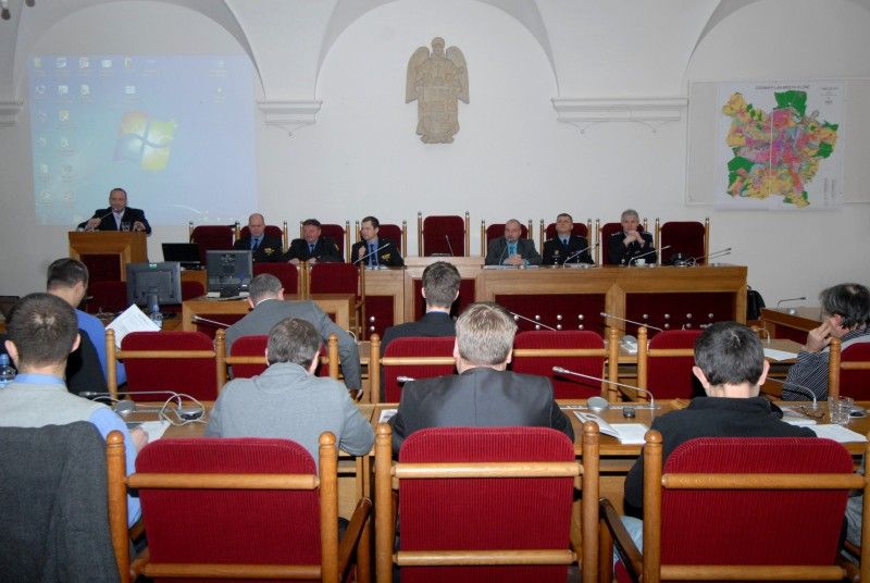 S aktuální bezpečnostní situací na celém území města Plzně a v jednotlivých obvodech, s vyhodnocením projektu Bezpečné město, realizovanými opatřeními a připravovanými preventivními projekty se 20. 2. 2013 na pracovním semináři seznámili zástupci městských obvodů.