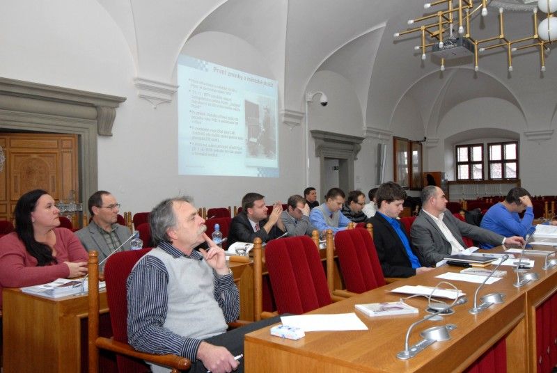 S aktuální bezpečnostní situací na celém území města Plzně a v jednotlivých obvodech, s vyhodnocením projektu Bezpečné město, realizovanými opatřeními a připravovanými preventivními projekty se 20. 2. 2013 na pracovním semináři seznámili zástupci městských obvodů.