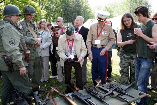 Slavnosti svobody 2011 - Spolu s veterány si prohlédla kempy i náměstkyně Herinková