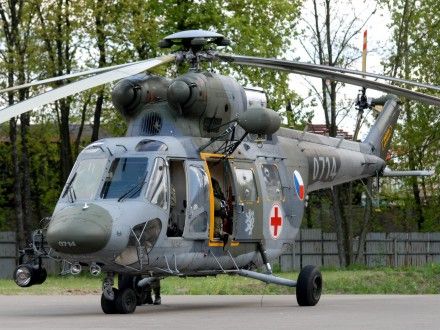 Posádka vrtulníku Sokol W-3A v čele s pilotem Žákem předvedla záchrannou akci osoby z výškové budovy, navíc s prvky vyšší pilotáže (akrobacie)