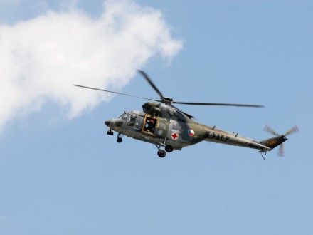 Posádka vrtulníku Sokol W-3A v čele s pilotem Žákem předvedla záchrannou akci osoby z výškové budovy, navíc s prvky vyšší pilotáže (akrobacie)