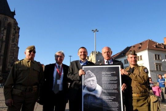 Čtyři dny žila Plzeň „Slavnostmi svobody“, kterými si připomíná osvobození americkou armádou v květnu 1945. Město bylo plné vojenské techniky, hudby a návštěvníků.