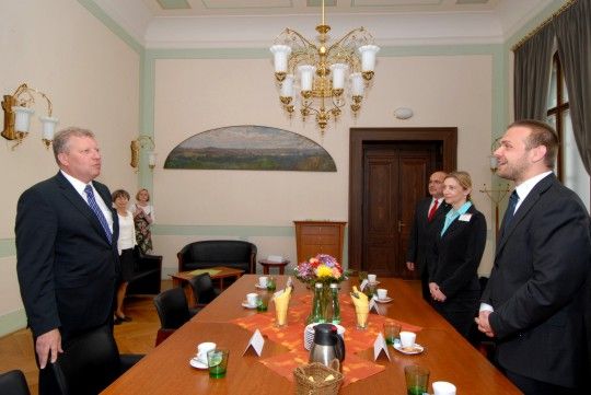 Ministr Jiří Besser při jednání upozornil na možnost čerpání finančních prostředků z dotačních programů Evropské unie označovaných jako „Norské fondy“. Takzvaná pátá výzva počítá s částkou 18,3 milionu euro na investiční akce, pro kulturní aktivity je k dispozici částka ve výši 3 miliony euro.