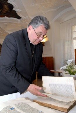 Primátor Baxa a náměstkyně Herinková se sešli s Mons. Dominikem Dukou. Poté zahájili výstavu o životě a době kardinála Berana „Milovat dobro a odporovat zlu“ ve Smetanových sadech.