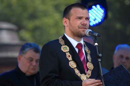 Primátor Baxa a náměstkyně Herinková se sešli s Mons. Dominikem Dukou. Poté zahájili výstavu o životě a době kardinála Berana „Milovat dobro a odporovat zlu“ ve Smetanových sadech.