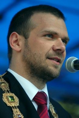 Primátor Baxa a náměstkyně Herinková se sešli s Mons. Dominikem Dukou. Poté zahájili výstavu o životě a době kardinála Berana „Milovat dobro a odporovat zlu“ ve Smetanových sadech.