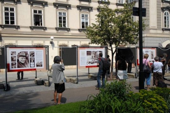 Primátor Baxa a náměstkyně Herinková se sešli s Mons. Dominikem Dukou. Poté zahájili výstavu o životě a době kardinála Berana „Milovat dobro a odporovat zlu“ ve Smetanových sadech.