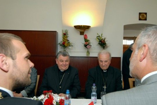 Primátor Baxa a náměstkyně Herinková se sešli s Mons. Dominikem Dukou. Poté zahájili výstavu o životě a době kardinála Berana „Milovat dobro a odporovat zlu“ ve Smetanových sadech.