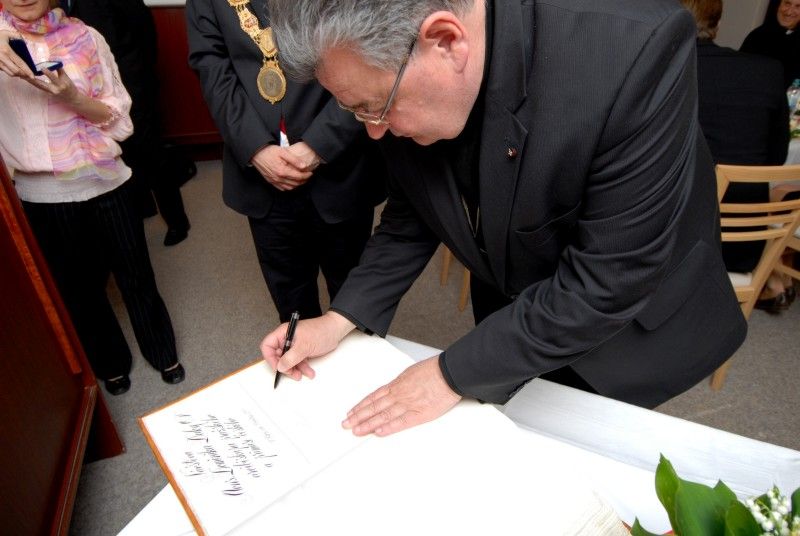 Primátor Baxa a náměstkyně Herinková se sešli s Mons. Dominikem Dukou. Poté zahájili výstavu o životě a době kardinála Berana „Milovat dobro a odporovat zlu“ ve Smetanových sadech.