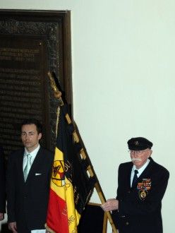 Pietní akt u pamětních desek na schodišti plzeňské radnice