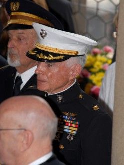 Pietní akt u pamětních desek na schodišti plzeňské radnice