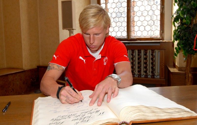 „Doufám, že jsme jako parta neskončili, že příští sezona bude taky tak úspěšná, aby lidi mohli chodit na nový stadion a bavit se, myslím tím radostí nad našimi výsledky,“ uvedl při slavnostním setkání se členy rady města kapitán týmu Pavel Horváth.

Setkání se uskutečnilo v obřadní síni plzeňské radnice v pátek 27. května. Primátor Martin Baxa při něm poděkoval společně s ostatními členy rady fotbalovému a realizačnímu týmu za úspěšnou reprezentaci a získání titulu Mistr ČR 2010/2011 v nejvyšší domácí fotbalové lize.

Fotbalisté obdrželi pamětní list a dar, podepsali se také do knihy významných událostí města.