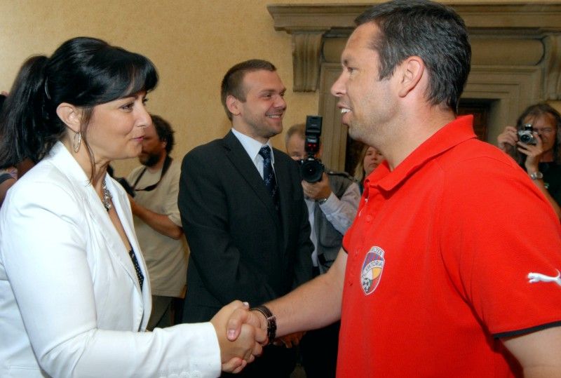 „Doufám, že jsme jako parta neskončili, že příští sezona bude taky tak úspěšná, aby lidi mohli chodit na nový stadion a bavit se, myslím tím radostí nad našimi výsledky,“ uvedl při slavnostním setkání se členy rady města kapitán týmu Pavel Horváth.

Setkání se uskutečnilo v obřadní síni plzeňské radnice v pátek 27. května. Primátor Martin Baxa při něm poděkoval společně s ostatními členy rady fotbalovému a realizačnímu týmu za úspěšnou reprezentaci a získání titulu Mistr ČR 2010/2011 v nejvyšší domácí fotbalové lize.

Fotbalisté obdrželi pamětní list a dar, podepsali se také do knihy významných událostí města.