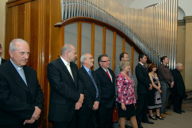 Cenu 1. června převzala na slavnostním zasedání Zastupitelstva města Plzně v obřadní síni plzeňské radnice Dana Němcová.

Po převzetí ceny, jejíž součástí je kromě pamětního listu také symbol Dne prvního zvonění z dílny uměleckého kováře Bohuslava Ježdíka a originál uměleckého díla nazvaného Meditace od českého kreslíře a grafika Jiřího Kornatovského, poděkovala Dana Němcová především mladým lidem, kteří ji na cenu navrhli. Ocenila, že si všímají takových hodnot, které ona v životě vyznávala. „Vrcholem důstojnosti je svoboda a život v pravdě a o to musíme usilovat všichni, i sami za sebe,“ řekla Dana Němcová.

Primátor Martin Baxa ve svém slavnostním projevu mj. uvedl: „Spisovatel Orwell byl skutečně vizionář, ukázalo se i u nás, že režim, který byl tak podobný Orwellově představě a jevil se jako neotřesitelný a věčný, se nakonec rozpadl v prach. Život jej zdolal.

Vážená paní Němcová, myslím si, že jste jednou z těch, kteří tu naději v sobě neustále nesou a jsou chvíle, kdy Vás potřebujeme slyšet i dne