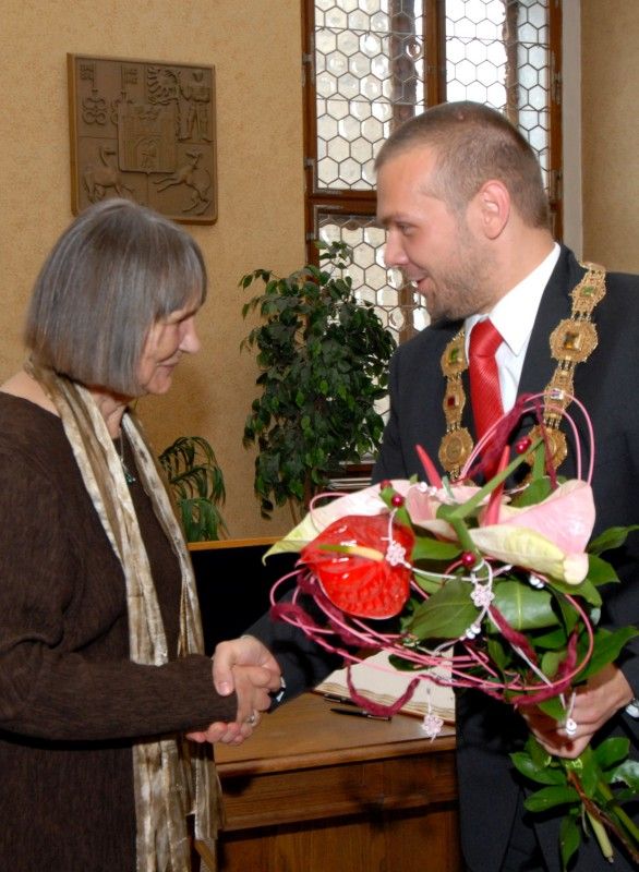 Cenu 1. června převzala na slavnostním zasedání Zastupitelstva města Plzně v obřadní síni plzeňské radnice Dana Němcová.

Po převzetí ceny, jejíž součástí je kromě pamětního listu také symbol Dne prvního zvonění z dílny uměleckého kováře Bohuslava Ježdíka a originál uměleckého díla nazvaného Meditace od českého kreslíře a grafika Jiřího Kornatovského, poděkovala Dana Němcová především mladým lidem, kteří ji na cenu navrhli. Ocenila, že si všímají takových hodnot, které ona v životě vyznávala. „Vrcholem důstojnosti je svoboda a život v pravdě a o to musíme usilovat všichni, i sami za sebe,“ řekla Dana Němcová.

Primátor Martin Baxa ve svém slavnostním projevu mj. uvedl: „Spisovatel Orwell byl skutečně vizionář, ukázalo se i u nás, že režim, který byl tak podobný Orwellově představě a jevil se jako neotřesitelný a věčný, se nakonec rozpadl v prach. Život jej zdolal.

Vážená paní Němcová, myslím si, že jste jednou z těch, kteří tu naději v sobě neustále nesou a jsou chvíle, kdy Vás potřebujeme slyšet i dne