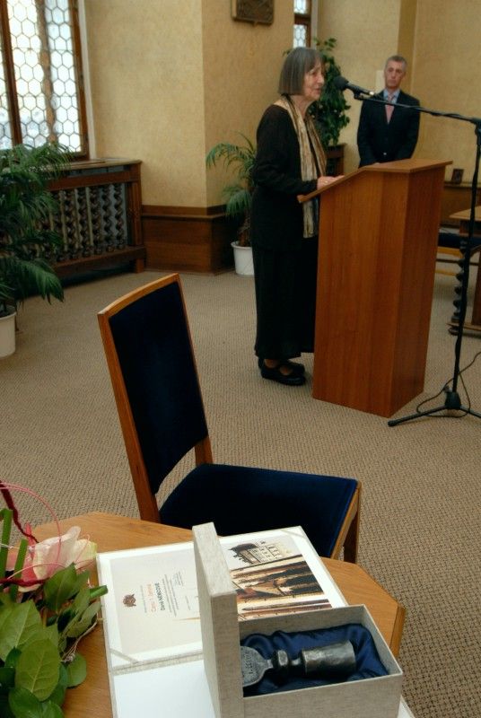 Cenu 1. června převzala na slavnostním zasedání Zastupitelstva města Plzně v obřadní síni plzeňské radnice Dana Němcová.

Po převzetí ceny, jejíž součástí je kromě pamětního listu také symbol Dne prvního zvonění z dílny uměleckého kováře Bohuslava Ježdíka a originál uměleckého díla nazvaného Meditace od českého kreslíře a grafika Jiřího Kornatovského, poděkovala Dana Němcová především mladým lidem, kteří ji na cenu navrhli. Ocenila, že si všímají takových hodnot, které ona v životě vyznávala. „Vrcholem důstojnosti je svoboda a život v pravdě a o to musíme usilovat všichni, i sami za sebe,“ řekla Dana Němcová.

Primátor Martin Baxa ve svém slavnostním projevu mj. uvedl: „Spisovatel Orwell byl skutečně vizionář, ukázalo se i u nás, že režim, který byl tak podobný Orwellově představě a jevil se jako neotřesitelný a věčný, se nakonec rozpadl v prach. Život jej zdolal.

Vážená paní Němcová, myslím si, že jste jednou z těch, kteří tu naději v sobě neustále nesou a jsou chvíle, kdy Vás potřebujeme slyšet i dne