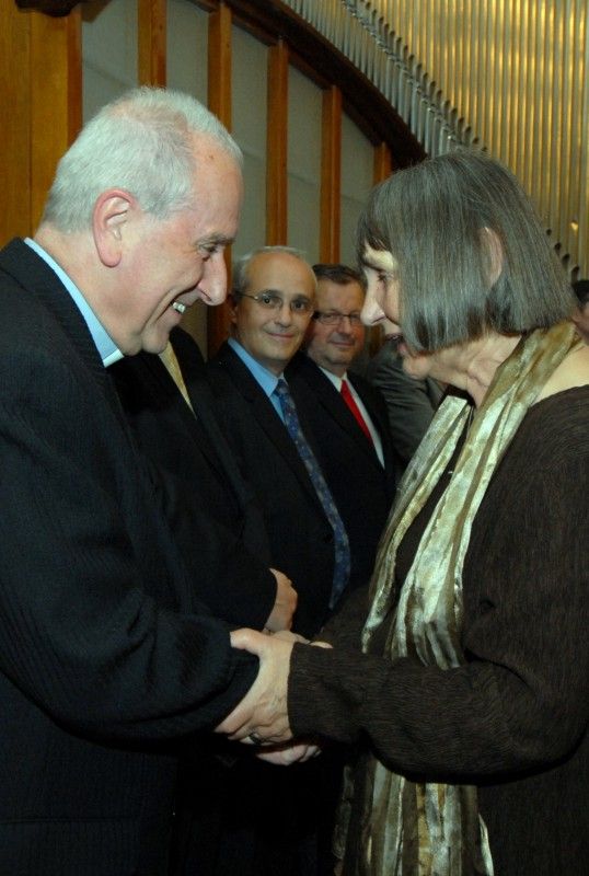 Cenu 1. června převzala na slavnostním zasedání Zastupitelstva města Plzně v obřadní síni plzeňské radnice Dana Němcová.

Po převzetí ceny, jejíž součástí je kromě pamětního listu také symbol Dne prvního zvonění z dílny uměleckého kováře Bohuslava Ježdíka a originál uměleckého díla nazvaného Meditace od českého kreslíře a grafika Jiřího Kornatovského, poděkovala Dana Němcová především mladým lidem, kteří ji na cenu navrhli. Ocenila, že si všímají takových hodnot, které ona v životě vyznávala. „Vrcholem důstojnosti je svoboda a život v pravdě a o to musíme usilovat všichni, i sami za sebe,“ řekla Dana Němcová.

Primátor Martin Baxa ve svém slavnostním projevu mj. uvedl: „Spisovatel Orwell byl skutečně vizionář, ukázalo se i u nás, že režim, který byl tak podobný Orwellově představě a jevil se jako neotřesitelný a věčný, se nakonec rozpadl v prach. Život jej zdolal.

Vážená paní Němcová, myslím si, že jste jednou z těch, kteří tu naději v sobě neustále nesou a jsou chvíle, kdy Vás potřebujeme slyšet i dne