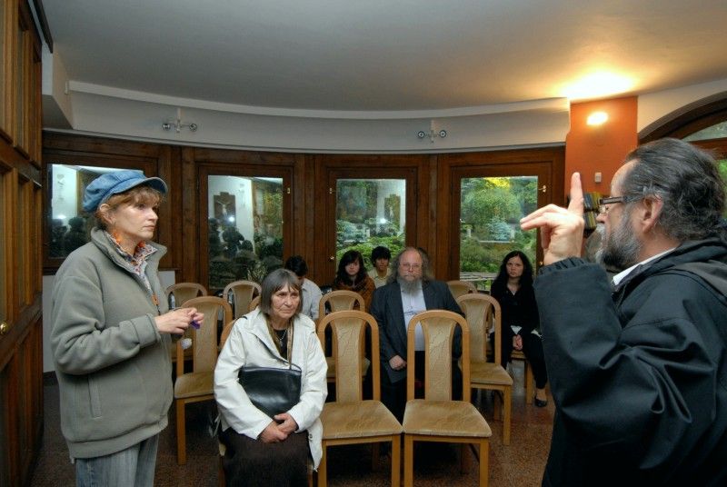 Meditační zahrada - Životní dílo politického vězně 50. let Luboše Hrušky. Za dobu 40 let vznikl ojedinělý areál se stovkami vzácných jehličnanů a s monumentální Křížovou cestou akademického sochaře R. Podrázského. Součástí zahrady kaple sv. M. Kolbeho.