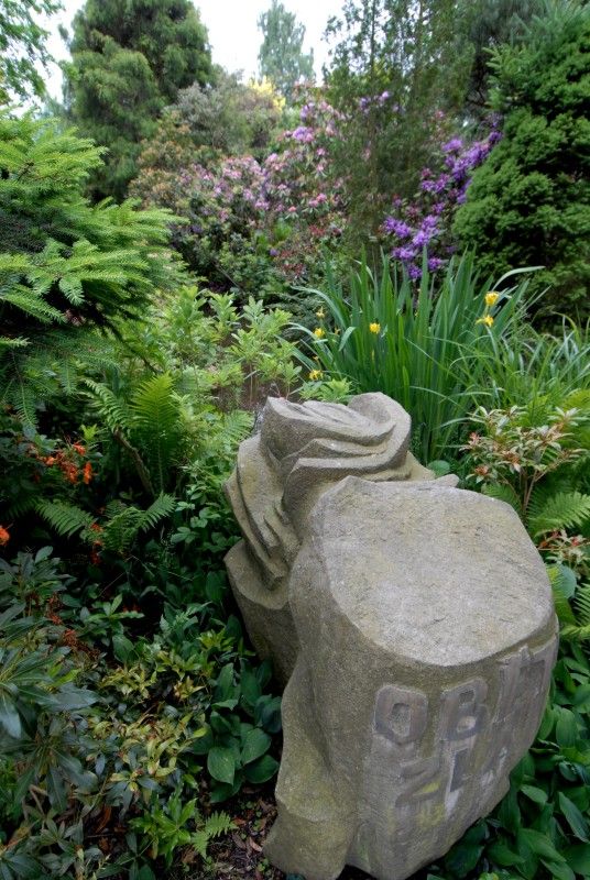 Meditační zahrada - Životní dílo politického vězně 50. let Luboše Hrušky. Za dobu 40 let vznikl ojedinělý areál se stovkami vzácných jehličnanů a s monumentální Křížovou cestou akademického sochaře R. Podrázského. Součástí zahrady kaple sv. M. Kolbeho.