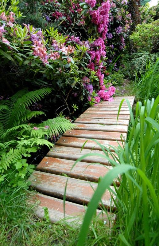 Meditační zahrada - Životní dílo politického vězně 50. let Luboše Hrušky. Za dobu 40 let vznikl ojedinělý areál se stovkami vzácných jehličnanů a s monumentální Křížovou cestou akademického sochaře R. Podrázského. Součástí zahrady kaple sv. M. Kolbeho.