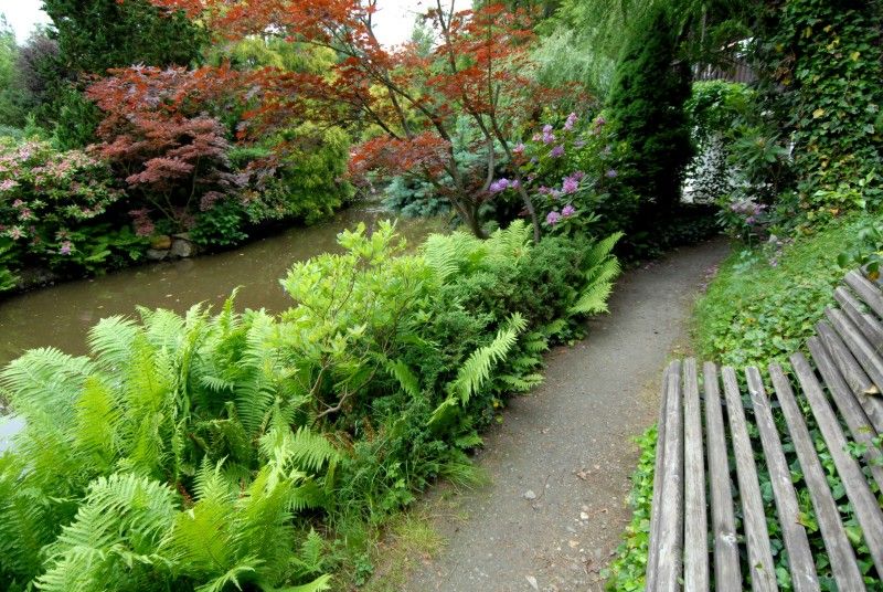 Meditační zahrada - Životní dílo politického vězně 50. let Luboše Hrušky. Za dobu 40 let vznikl ojedinělý areál se stovkami vzácných jehličnanů a s monumentální Křížovou cestou akademického sochaře R. Podrázského. Součástí zahrady kaple sv. M. Kolbeho.