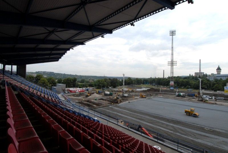 Rekonstrukce fotbalového stadionu ve Štruncových sadech (7.6.2011)