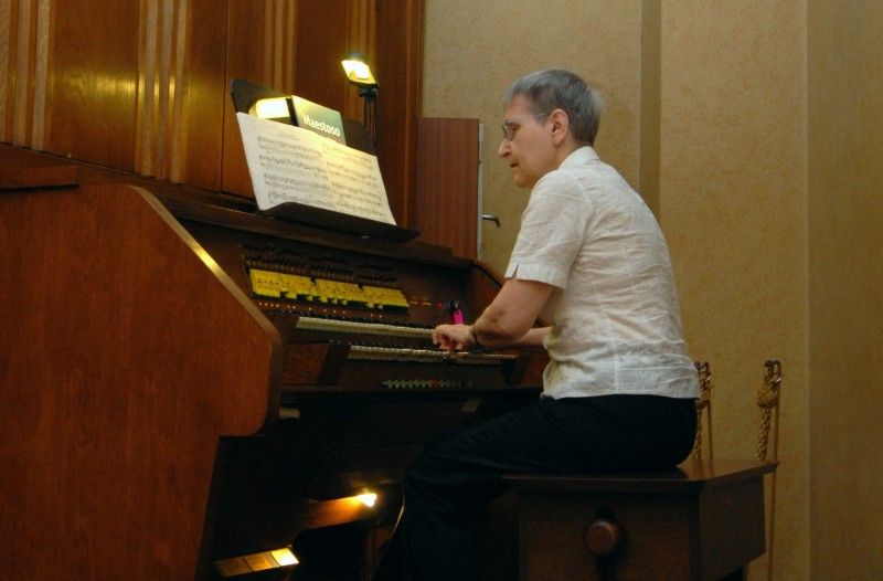 Obřadní síň plzeňské radnice poskytla zázemí pro natáčení Radiodárku, známého pořadu Českého rozhlasu 2 Praha, jehož mottem je „dárek pro ty, kteří dokazují svým životem, že svět je dobré místo k pobytu“.

Město Plzeň se rozhodlo tento dárek věnovat Mons. Františku Radkovskému, plzeňskému biskupovi. „Přesně před osmnácti lety se stal František Radkovský prvním plzeňským biskupem. Za tu dobu, díky jeho hlubokému zájmu o lidi a nezměrnému úsilí, vzniklo mnoho charitativních  projektů. Mohu uvést například založení charitativních domů, stacionářů pro seniory, azylových domů pro lidi bez přístřeší nebo centrum péče o cizince,“ uvedla při nahrávce náměstkyně primátora Eva Herinková. Na chválu své osoby reagoval biskup Radkovský slovy: „Chválu nemám rád, ale jestli jsem dal život Pánu, tak ať je to k jeho slávě.“

Zajímavé a humorem odlehčené vyprávění Františka Radkovského o svém životě doplňoval zpěvem plzeňský sbor Vox Imperfecta pod vedením Pavla Dolanského a Hana Křížková. Úvodní a závěrečnou skladbu zahrá