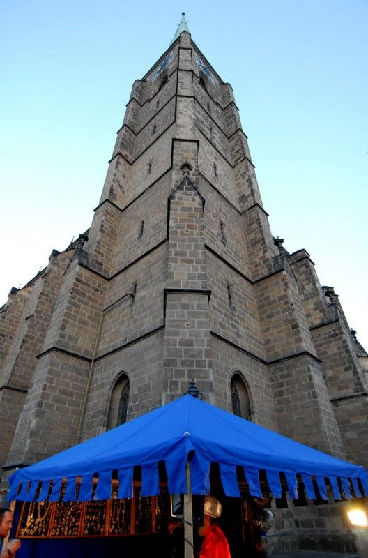 Na celý víkend převzali v Plzni vládu nad městem komedianti. Klíč od městské brány jim předal v pátek večer primátor Martin Baxa na žádost jejich principála. Žádal ve jménu všech bytostí z bájí a dávných pověstí a slíbil "různé kousky komediantsví provozovati pro ukrácení dlouhé chvíle milých Plzeňáků i vzácných hostí".

Nové plzeňské platidlo - lokální dukát v hodnotě čtyřiceti andělíčků představila návštěvníkům večerního reje náměstkyně Eva Herinková. Dukát vešel v platnost právě první den Historického víkendu.

Sobota byla ve znamení strašidel. Nejen malí, ale i velcí se mohli vydat na Pohádkovou cestu, kde na ně čekala různá překvapení a neobvyklé úkoly. Večer prošla strašidla centrem města. Tradiční vejšlap důstojně vedl primátor Martin Baxa společně s jeho náměstkyní Evou Herinkovou.